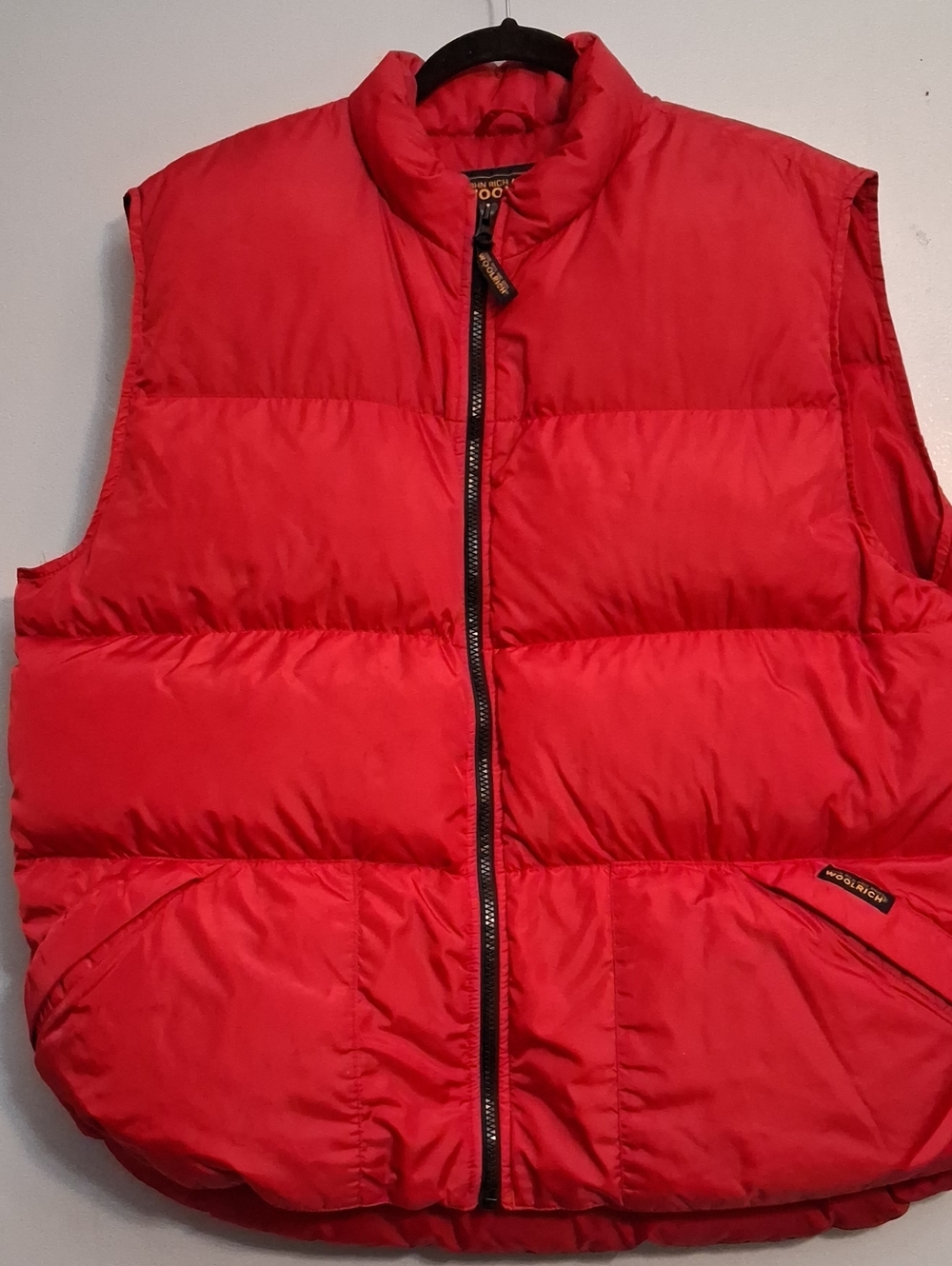 VGT. Woolrich John and Bros. size Large Men's Red Puffer Duck Down Vest Pockets.